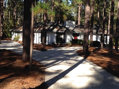 355 Serpentine Dr, Southern Pines, NC