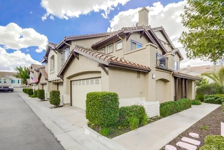 455 Whispering Willow Dr, Santee, CA