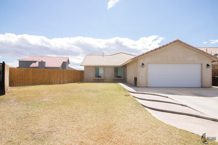 292 Chisolm Trl, Imperial, CA