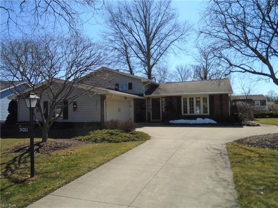 24263 S Oxford Oval, North Olmsted, OH