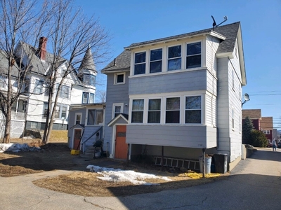 24 Messer St, Laconia, NH