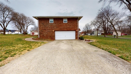 1009 Jacquelyn Ct, Maryville, IL