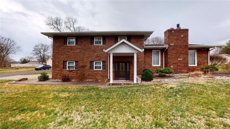1009 Jacquelyn Ct, Maryville, IL