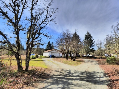 5524 Rockydale Rd, Cave Junction, OR