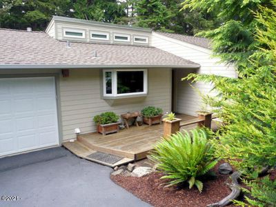 158 Sw The Pines Dr, Depoe Bay, OR