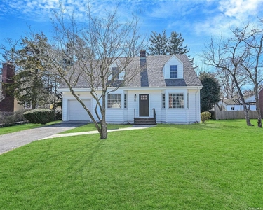 55 Midway Ave, Locust Valley, NY