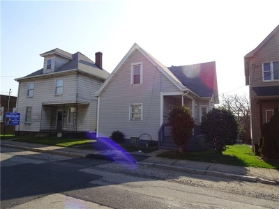 10 N 3rd St, Youngwood, PA