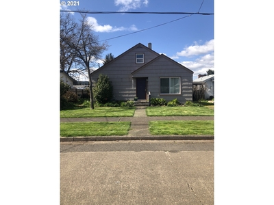 811 S 8th St, Cottage Grove, OR