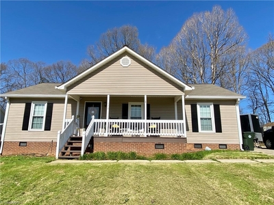 123 Browning Dr, Thomasville, NC