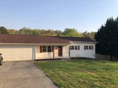 2746 Greenway Dr, Maryville, TN