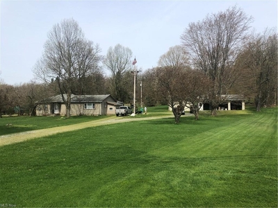 4585 Hawkins Rd, New Waterford, OH