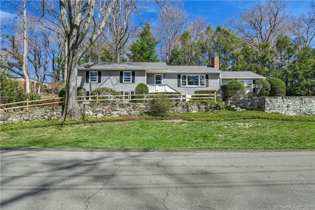26 Crooked Trail Rd, Norwalk, CT