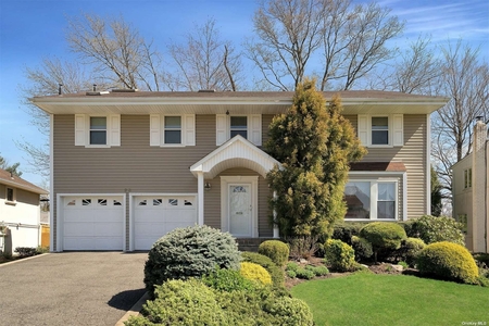 23 Carriage Rd, Roslyn, NY