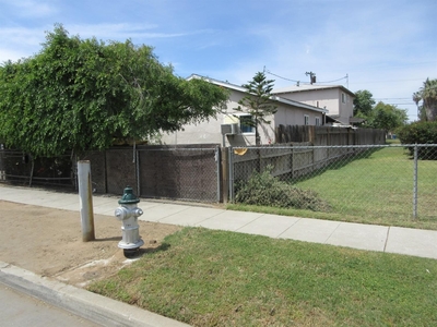 552 S Sierra Vista Ave, Fresno, CA