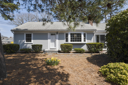12 Meadowbrook Rd, West Yarmouth, MA