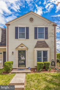 5925 Grisby House Ct, Centreville, VA