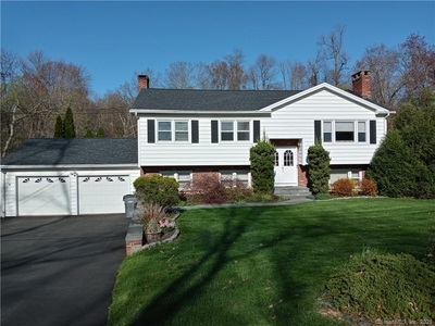 29 Old Turnpike Rd, Brookfield, CT