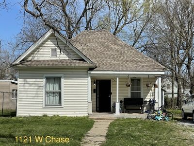 1121 W Chase St, Springfield, MO