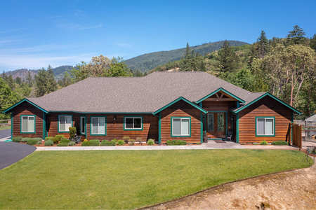 160 Columbia Crest Dr, Grants Pass, OR