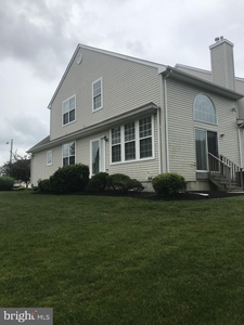 187 E Country Club Dr, Mount Holly, NJ