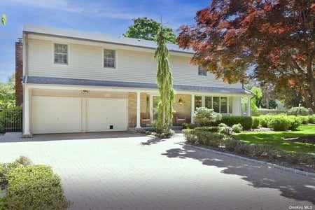 4 Chasso Ct, Dix Hills, NY