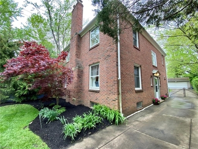 2237 Briarwood Rd, Cleveland Heights, OH