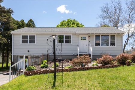 4 River St, Pawcatuck, CT