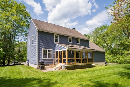 3 Royal Heights Dr, Medway, MA