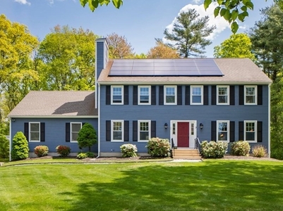 3 Royal Heights Dr, Medway, MA