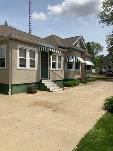 106 S Central Ave, Ladd, IL