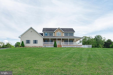 236 Stayman Dr, Falling Waters, WV