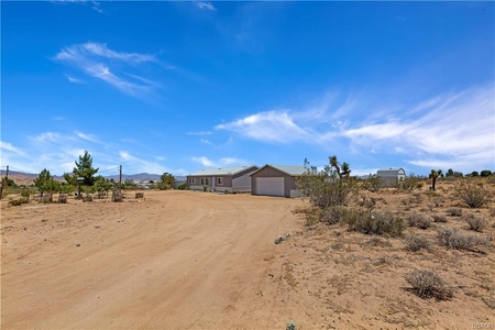 9429 Custer Ave, Lucerne Valley, CA