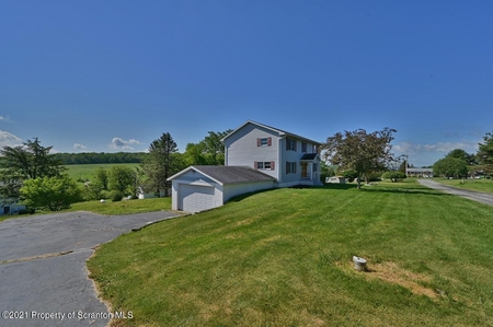 2393 N Lakeview Dr, Clarks Summit, PA