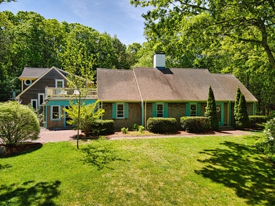 13 Country Farm Rd, Forestdale, MA