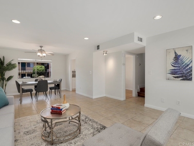 6847 Haskell Ave, Van Nuys, CA