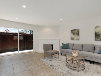 6847 Haskell Ave, Van Nuys, CA