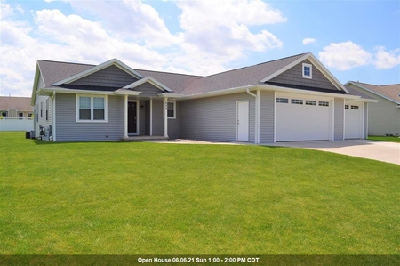 570 Clay St, Wrightstown, WI