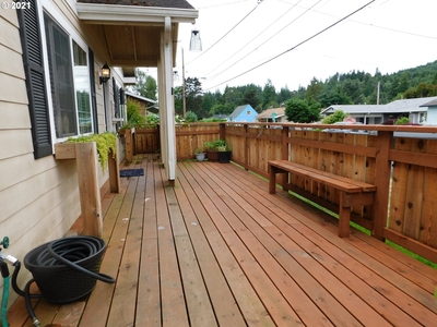 1177 W 10th St, Coquille, OR