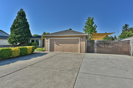 972 Westrop Dr, Central Point, OR