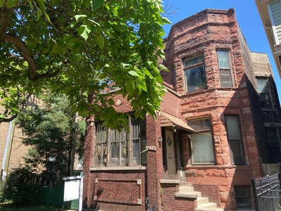 1838 W Grace St, Chicago, IL