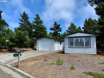 798 Wecoma Loop, Florence, OR