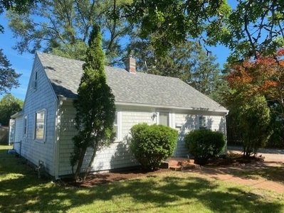 19 Brookshire Rd, Hyannis, MA