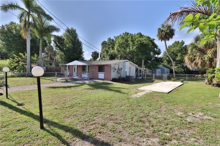 4623 Maple Ct, Fort Myers, FL