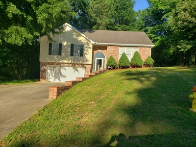 209 Luther Ct, Dickson, TN