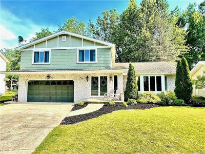 31 Inverness Cir, East Amherst, NY