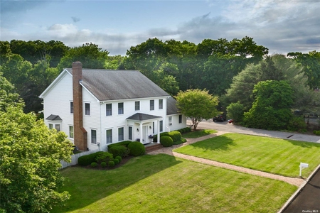2 Thornewood Ct, East Moriches, NY