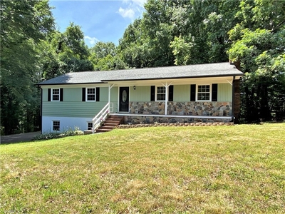 138 Rockwood Dr, Stokesdale, NC