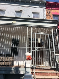 555 Pine Street, Brooklyn, NY