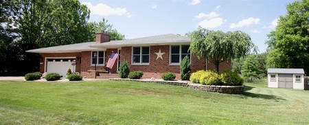 85 Woodview Dr, Orchard Park, NY