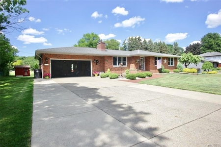 85 Woodview Dr, Orchard Park, NY